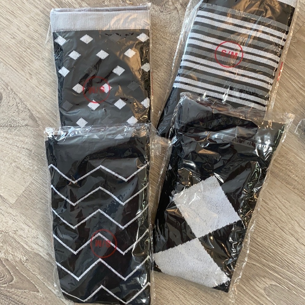 4 pair black/gray compression socks size S/M